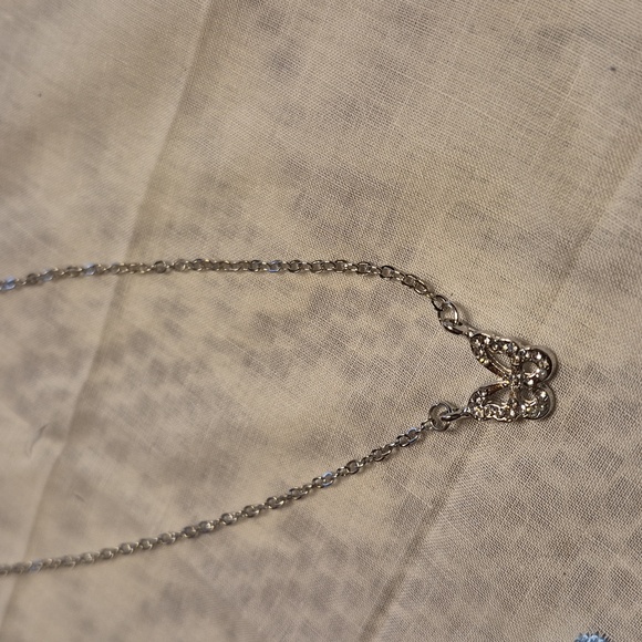 $5"DEAL! Elegant Silver tone Butterfly Adjustable Necklace. NEW! MUST BUNDLE - Picture 6 of 6